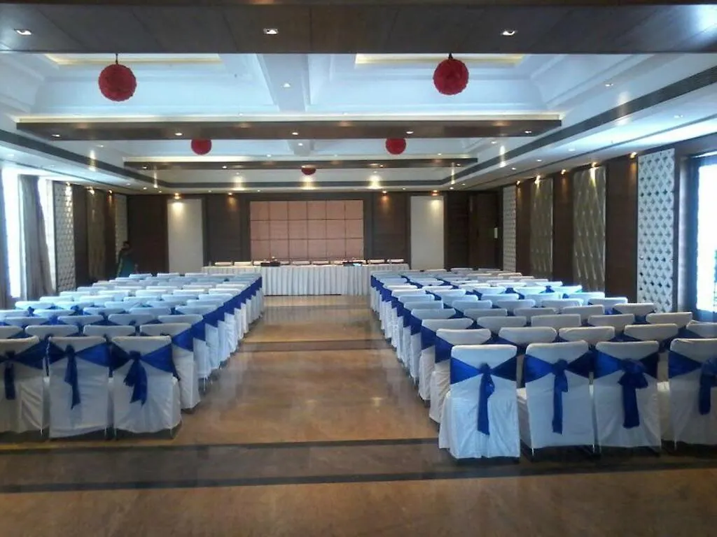 Grand Notting Hills Hotel And Resorts New Delhi 4*,